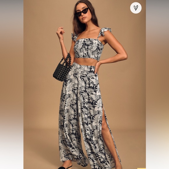 Lulus Pants - NWOT LULUS BLACK TROPICAL PRINT WIDE LEG “SOL MATES” TWO PIECE SET SIZE XS